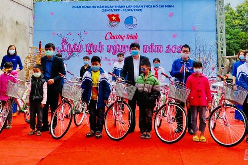 Ngân hàng Chính sách xã hội Thanh Hóa tặng quà tết cho hộ nghèo, gia đình chính sách