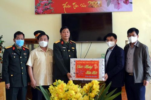 Bí thư Tỉnh ủy Nguyễn Văn Thắng thăm, chúc tết một số khu cách ly tập trung