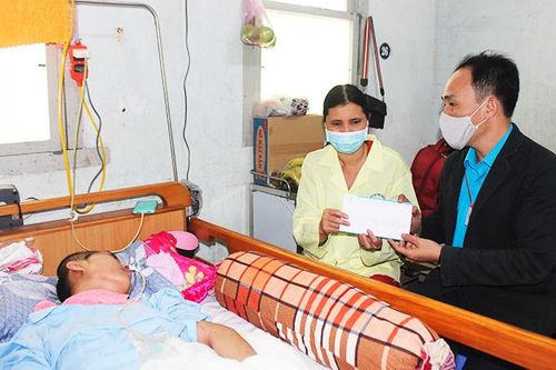 Công đoàn ngành Giao thông vận tải: Trao 4 suất hỗ trợ cho đoàn viên có hoàn cảnh đặc biệt khó khăn