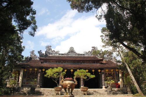 Ngắm chánh điện tổ đình Từ Hiếu (cố đô Huế) trước và sau trùng tu