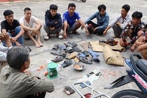 Bắt trường gà do 'Tài Bò' cầm đầu dịp cận Tết