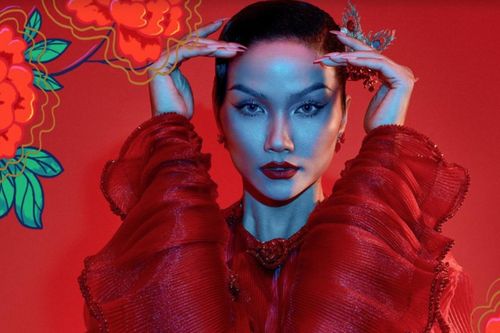 H'Hen Nie hóa thân mỹ nữ trong tranh Đông Hồ