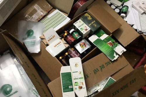 Thu giữ hơn 1 tấn thực phẩm chức năng 'tự chế' thêm công dụng