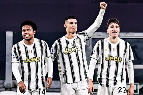 Ronaldo tỏa sáng với cú sút xa chân trái