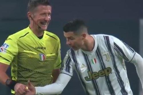 Ronaldo muốn kiểm tra đồng hồ goal-line của trọng tài