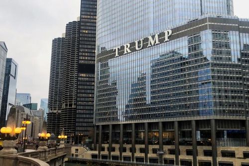 Khách sạn của ông Trump có thể bị phạt 10.000 USD/ngày