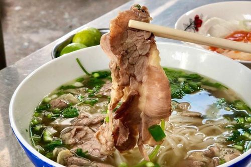 Thực khách nước ngoài giới thiệu món nên thử ở TP.HCM