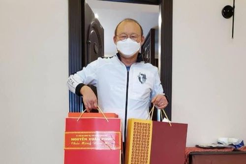 HLV Park Hang-seo được Thủ tướng tặng quà Tết