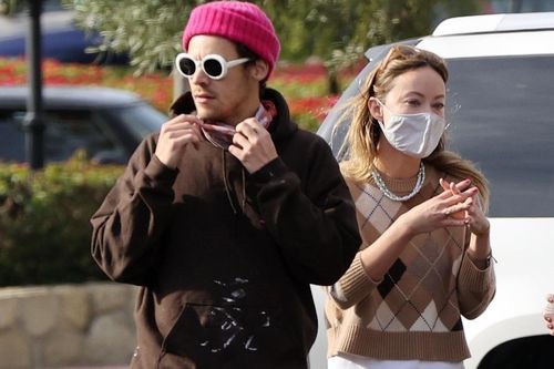 Olivia Wilde hạnh phúc bên cạnh Harry Styles