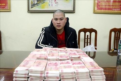 Phá vụ vận chuyển trái phép tiền tệ qua biên giới