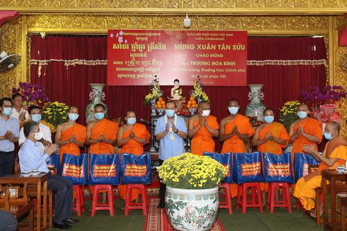 Phó Thủ tướng Trương Hòa Bình chúc Tết chư tăng, phật tử Khmer
