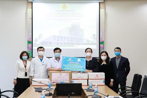 Hỗ trợ tài chính với nhân viên y tế mắc Covid-19