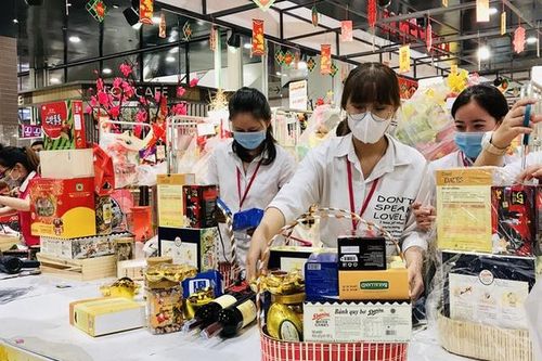 TP.HCM: Siêu thị nào cũng mở cửa đến nửa đêm, có nơi bán luôn mùng 1