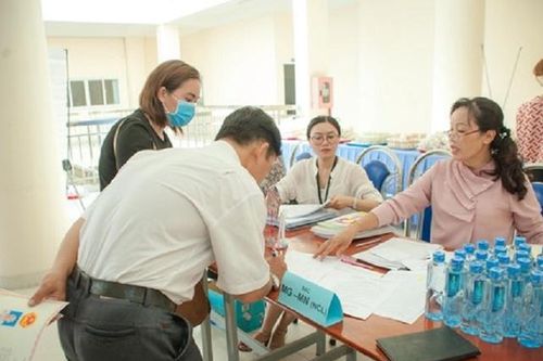 Thanh toán không dùng tiền mặt trong trường học: Tiện đủ đường