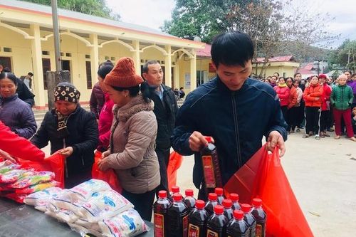 Phiên chợ '0 đồng' ấm lòng người nghèo vùng cao