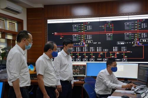 Điện Biên: Cách ly CBCNV vận hành, an toàn điện phục vụ Tết Nguyên đán