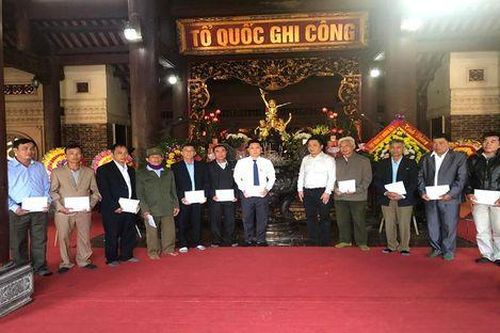 Báo Nhân Dân tặng quà Tết gia đình chính sách, hộ nghèo tại Nghệ An và Hà Tĩnh