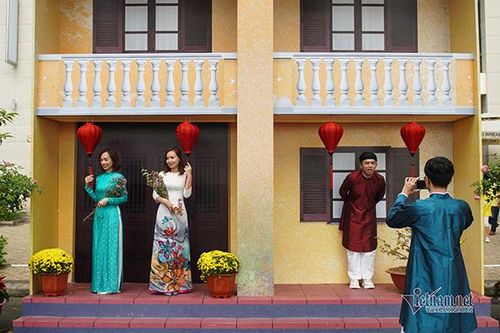 Đường hoa xuân dài 700m ở Phú Mỹ Hưng