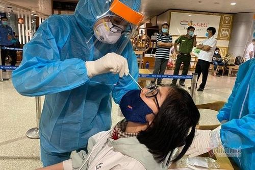 Hoàn thành lấy mẫu xét nghiệm Covid-19 'thần tốc' 1.000 nhân viên ở Tân Sơn Nhất