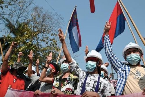 Hình ảnh hàng vạn người biểu tình xuống đường ở Myanmar