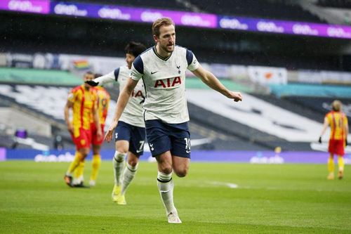Harry Kane tái xuất ghi bàn, Tottenham thắng rửa mặt