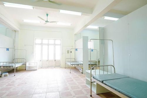 Hải Dương hoàn thành bệnh viện dã chiến, Đà Nẵng dừng bắn pháo hoa