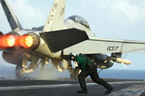 Quyết định của Hải quân Mỹ khi F-35C yếu đuối