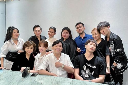 Hari Won khiến fan chú ý khi thường xuyên diện trang phục rộng thùng thình che lấp vòng eo