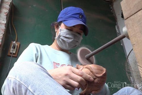 Độc đáo nghề 'chăm' trâu gỗ Thượng Cung