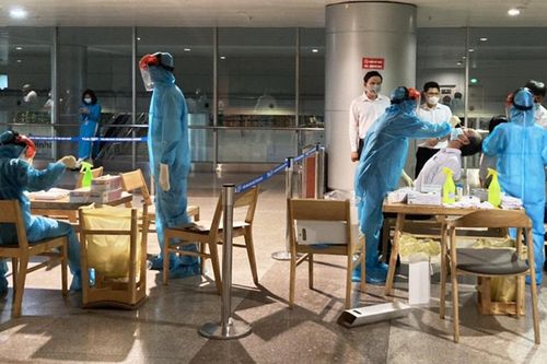 Tp.HCM phát hiện 4 ca nghi nhiễm Covid-19 đều là nhân viên sân bay Tân Sơn Nhất