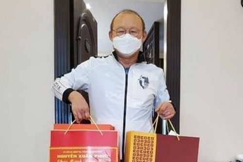 Đang trong thời gian cách ly, HLV Park Hang-seo nhận món quà đặc biệt
