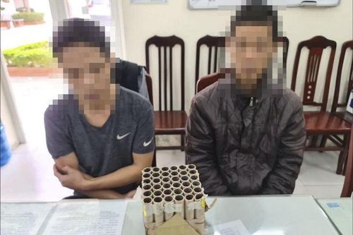 Đốt pháo hoa nổ, 2 anh em ở Hà Nội bị phạt 3,5 triệu đồng