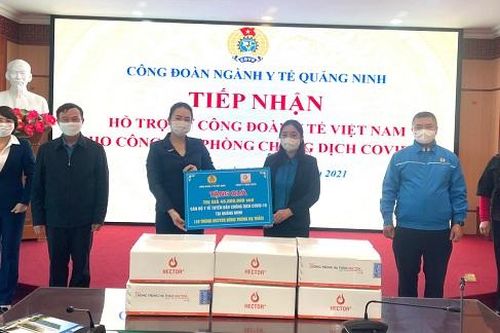 Nhân viên y tế nhiễm COVID-19 được hỗ trợ tài chính