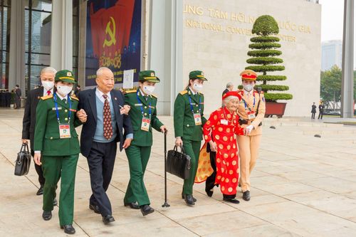 Xây dựng hình ảnh Cảnh sát giao thông đẹp, thân thiện, hiện đại, chính quy qua các nhiệm vụ cụ thể