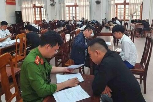 Phát hiện hơn 100 'nam thanh, nữ tú' thác loạn trong quán bar Nonstop