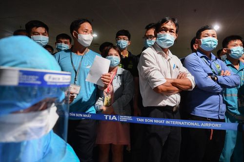Bộ trưởng Y tế: Chưa biết nguồn lây ở ổ dịch sân bay Tân Sơn Nhất