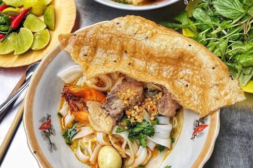 Những món đặc sản miền Trung ở chợ Bà Hoa
