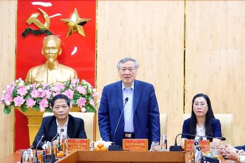 Chánh án Tòa án Nhân dân tối cao và Trưởng Ban Kinh tế Trung ương làm việc tại Quảng Ngãi