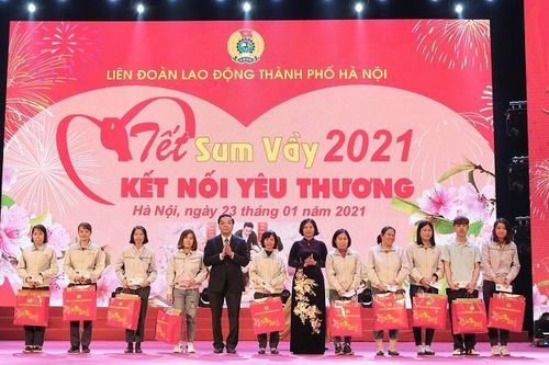 Hà Nội quan tâm, chăm lo để mọi người, mọi nhà đều có Tết