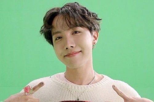 J-Hope BTS đẹp trai giống bố như hai người anh em song sinh