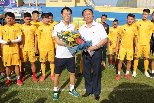 CLB Thanh Hóa không muốn trả tiền phạt thay bầu Đệ