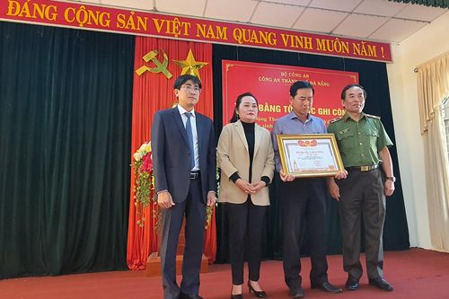 Trao tặng Bằng Tổ quốc ghi công cho thân nhân 2 liệt sĩ Công an Đà Nẵng