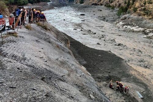 Ấn Độ tìm 125 người mất tích sau khi vỡ sông băng trên dãy Himalaya