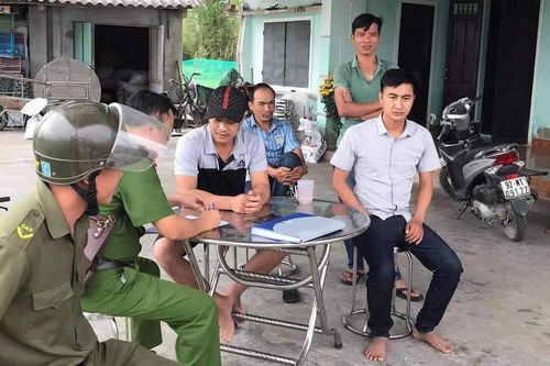 Cuối năm đi đòi nợ, một người đàn ông bị con nợ hành hung?