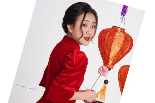Ngắm nhìn bộ ảnh lung linh sắc đỏ của nữ sinh Đại học Thăng Long xinh như búp bê