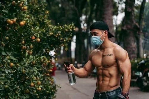 Hết 'Mai An Tiêm' bán dưa, hội chị em mẩn trai đẹp bán quất
