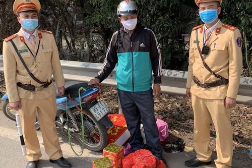 Bắc Giang bắt giữ đối tượng vận chuyển gần 10 kg pháo