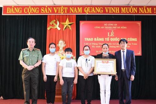 Đà Nẵng: Trao bằng Tổ quốc ghi công cho 2 liệt sĩ Đặng Thanh Tuấn và Võ Văn Toàn
