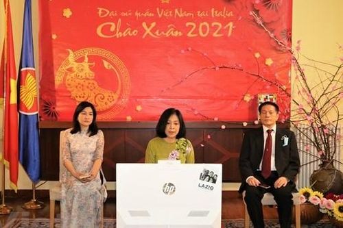 Đại sứ quán Việt Nam tại Italy tổ chức Tết cộng đồng Xuân Tân Sửu 2021 bằng hình thức trực tuyến