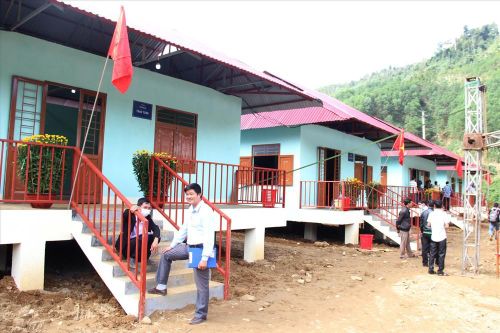 Người Trà Leng đón Tết trong nhà mới